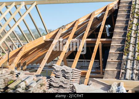 Structure de toit en bois de la maison Banque D'Images