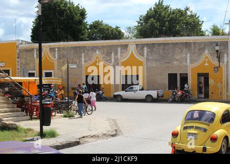 IZAMAL, YUCATAN, MEXIQUE - 31 OCTOBRE 2016 la ville jaune calme rues Banque D'Images