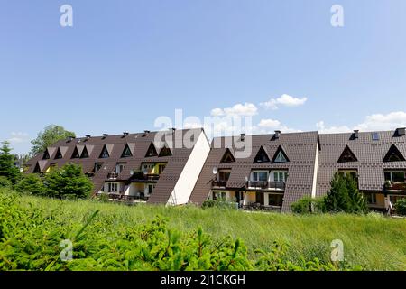 Zakopane, Pologne - 13 juin 2015: Complexe de bâtiments résidentiels dans le domaine de logement appelé Paradlowka construit en grande partie au cours des années 1979-1995 Banque D'Images