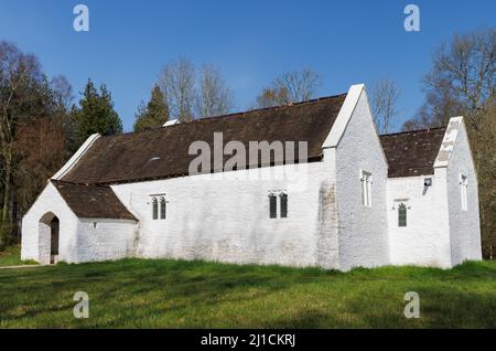 L'église St Teilo a été reconstruite au Musée national d'histoire de St Fagans, Cardiff, pays de Galles Banque D'Images