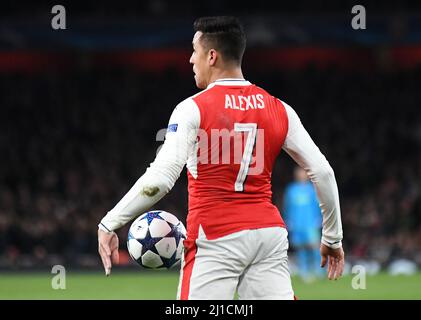 LONDRES, ANGLETERRE - 7 MARS 2017 : Alexis Sanchez d'Arsenal photographié en action lors de la deuxième partie du match de la Ligue des champions de l'UEFA 16 entre Arsenal FC et Bayern Munchen au stade Emirates. Copyright: Cosmin Iftode/Picstaff Banque D'Images