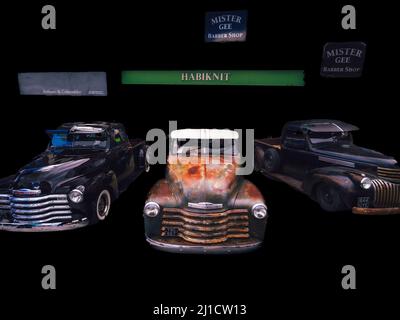 Voitures classiques sur fond noir Banque D'Images