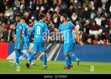 Madrid, Espagne. 19th mars 2022. (G-D) Antoine Griezmann, Koke (Atletico) football : Griezmann et Koke célèbrent après le but de Koke lors du match espagnol de la Liga Santander entre Rayo Vallecano 0-1 Club Atletico de Madrid à l'Estadio de Vallecas à Madrid, Espagne . Crédit: Mutsu Kawamori/AFLO/Alay Live News Banque D'Images