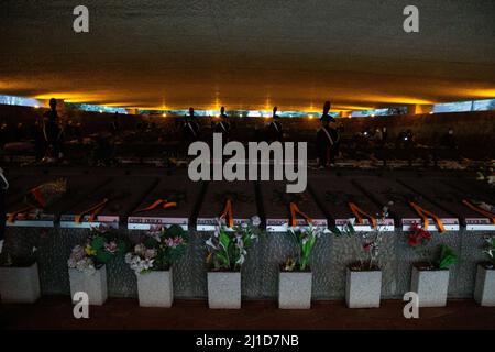 Rome, Italie. 24th mars 2022. Vue du sanctuaire de Fosse Ardeatine, avec les tombes des victimes du massacre nazi (photo de Matteo Nardone/Pacific Press/Sipa USA) Credit: SIPA USA/Alay Live News Banque D'Images