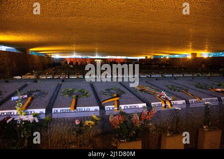 Rome, Italie. 24th mars 2022. Vue du sanctuaire de Fosse Ardeatine, avec les tombes des victimes du massacre nazi (photo de Matteo Nardone/Pacific Press/Sipa USA) Credit: SIPA USA/Alay Live News Banque D'Images