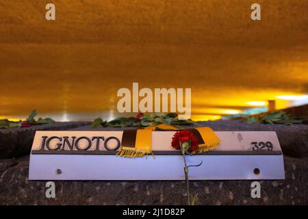 Rome, Italie. 24th mars 2022. Vue du sanctuaire de Fosse Ardeatine, avec les tombes des victimes du massacre nazi (photo de Matteo Nardone/Pacific Press/Sipa USA) Credit: SIPA USA/Alay Live News Banque D'Images