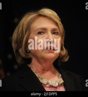 NEW YORK, NY - SEPTEMBRE 16 : l'ancienne secrétaire d'État des États-Unis, sénateur des États-Unis et première dame des États-Unis Hillary Rodham Clinton s'exprime lors d'une collecte de fonds pour renouveler la James Zadroga Act au syndicat de la Fédération des enseignants des États-Unis le 16 septembre 2014 à New York. La loi Zadroga offre des soins de santé aux intervenants d'urgence et aux autres travailleurs qui ont répondu aux attentats terroristes de 9/11 en 2001. Personnes: Ancienne Secrétaire d'État américaine Hillary Clinton crédit: Hoo-Me.com / MediaPunch Banque D'Images