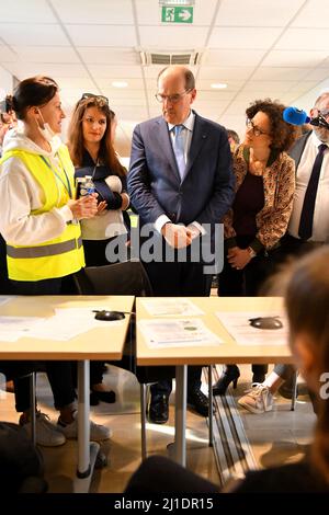 Marlene Schiappa, ministre deleguee chargee de la citoyennee, Jean Castex, Premier ministre et Emmanuelle Wargon, ministre deleguee aupres de la ministre de la transition écologique, chargee du logement, lors d'une visite de l'accotement des refuges de la pluie, Nice à la préfecture de la ville de Nice et de la zone de refuge de la pluie France, le 24 mars 2022, au 29eme jour de l'invasion russe de l'Ukraine. L'Assemblée générale des Nations unies composée de 193 États a adopté le 24 mars 2022 une ecrarante majorite de 140 voix une nouvelle résolution qui 'exige' de la Russie la fin 'immédiate Banque D'Images