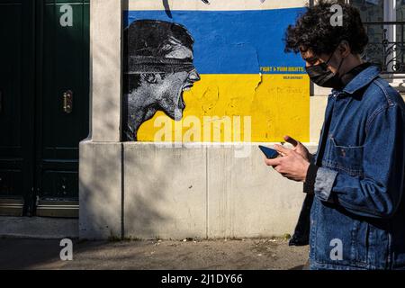 Paris (75) 13E arrdt. Quartier de la Butte aux Cailles. Sur un mur de la rue de la Butte aux Cailles, une peinture murale de l'artiste Demoiselle MM, Banque D'Images