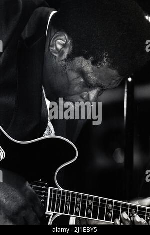 Légende des bleus B.B.King et sa guitare, Lucille, en concert à Central Park à Manhattan.28 juillet 1979. Banque D'Images