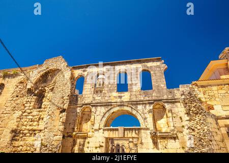 La porte d'argent ou la porte orientale du Palais romain de Dioclétien à Split, Croatie, Europe. Banque D'Images