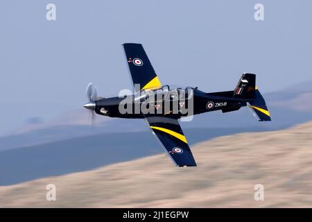 ZM341 Beechcraft T-6C Texan T.1 vol d'entraînement de bas niveau, Mach Loop, pays de Galles Banque D'Images