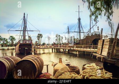 Palos de la Frontera, province de Huelva, Andalousie, sud de l'Espagne. Le quai des Caravels. Une récréation des navires de Christophe Colomb et de comment Banque D'Images