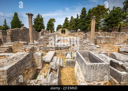 Ruines archéologiques de bâtiments romains de peuplement dans le Solin, près de la ville de Split, Croatie, Europe. Banque D'Images