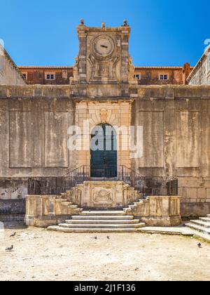 Bâtiment universitaire sur la place Boscovich dans le centre historique de Dubrovnik en Croatie, Europe. Banque D'Images