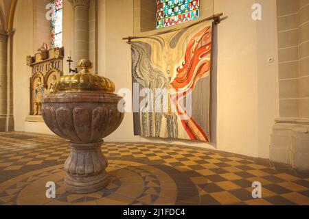 Police baptismale dans la basilique Saint-Caster à Koblenz, Rhénanie-Palatinat, Allemagne Banque D'Images