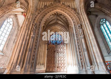 ABBEVILLE, SOMME, FRANCE, 03 MARS 2022 : intérieurs et décors de la collégiale Saint Vufran Banque D'Images