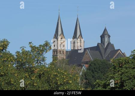 Vue sur la cathédrale romane de Fritzlar, Hesse, Allemagne Banque D'Images