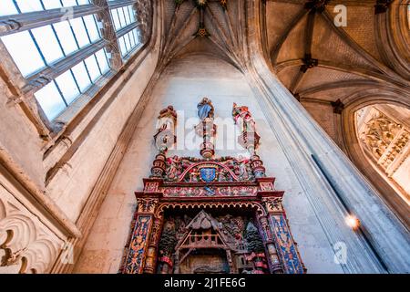 ABBEVILLE, SOMME, FRANCE, 03 MARS 2022 : intérieurs et décors de la collégiale Saint Vufran Banque D'Images