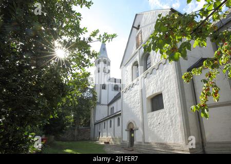 Neuwerkkirche roman rétroéclairé à Goslar, Basse-Saxe, Allemagne Banque D'Images