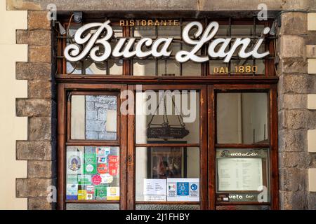 Buca LAPI est le plus ancien restaurant de Florence, en Italie. Il a été fondé en 1880 dans les caves Palazzo Antinori et montre encore des preuves de plus d'un Banque D'Images