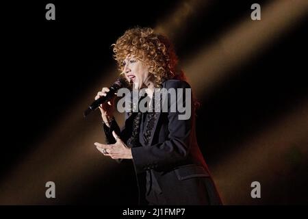 Bergame, Italie. 24th mars 2022. Fiorella Mannoia concert live au Creberg Teatro à Bergame, Italie, le 24 mars 2022. (Photo par Andrea Ripamonti/Pacific Press/Sipa USA) crédit: SIPA USA/Alay Live News Banque D'Images