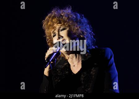 Bergame, Italie. 24th mars 2022. Fiorella Mannoia concert live au Creberg Teatro à Bergame, Italie, le 24 mars 2022. (Photo par Andrea Ripamonti/Pacific Press/Sipa USA) crédit: SIPA USA/Alay Live News Banque D'Images