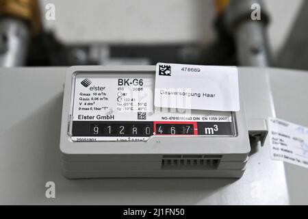 Connexion de gaz avec compteur de gaz dans le sous-sol d'un bâtiment résidentiel. Banque D'Images