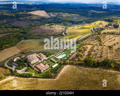 Vue aérienne de l'hôtel le Fontanelle à Castelnuovo Berardenga dans la région du Chianti, Sienne, Toscane, Italie. L'hôtel 5 étoiles le Fontanelle est perché Banque D'Images