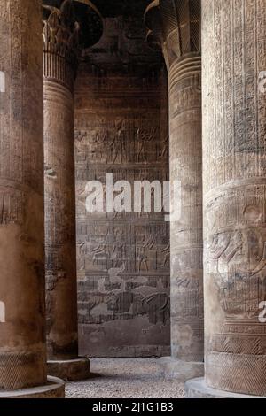 Intérieur du Temple de Khnum, Esna, Égypte Banque D'Images