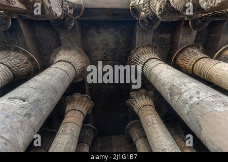 Intérieur du Temple de Khnum, Esna, Égypte Banque D'Images