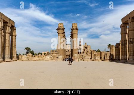 Colonnade processionnelle, vue de la Sun court d'Amenhotep III, Temple de Louxor Banque D'Images