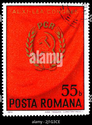 MOSCOU, RUSSIE - 10 MARS 2022 : timbre-poste imprimé en Roumanie montre l'insigne du Parti, 9th série du Congrès du Parti communiste roumain, vers 1974 Banque D'Images