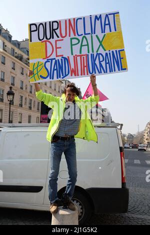 Manifestation organisée à Paris par le collectif "Jeunesse pour le climat" pour crier leur colère contre l'inaction des pouvoirs publics en matière d'écologie. Banque D'Images