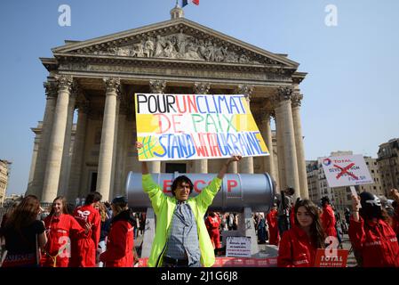 Manifestation organisée à Paris par le collectif "Jeunesse pour le climat" pour crier leur colère contre l'inaction des pouvoirs publics en matière d'écologie. Banque D'Images