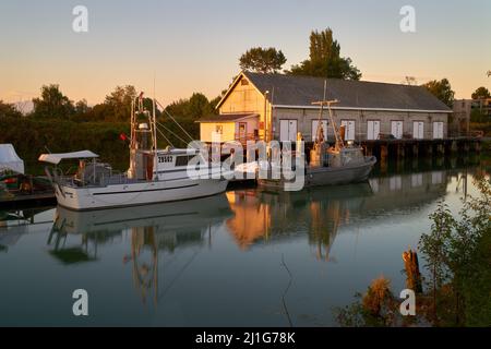 Richmond (Colombie-Britannique), Canada – le 6 septembre 2018. Garry point Scotch Pond Dusk. Coucher de soleil de Garry point sur le filet de Garry point. Banque D'Images