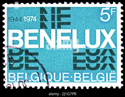 MOSCOU, RUSSIE - 10 MARS 2022: Timbre-poste imprimé en Belgique montre composition graphique, série BENELUX, vers 1974 Banque D'Images