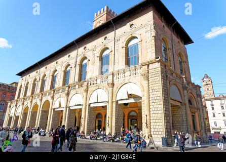 Piazza Maggiore à la vieille ville historique de Bologne - Émilie-Romagne - Italie. 5th de mars 2022 Banque D'Images