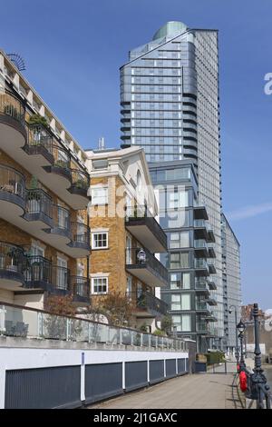 Riverside Apartments et One Waterfront Drive, la nouvelle tour d'appartements à Chelsea Harbour, Londres, Royaume-Uni. Penthouse dit être la propriété de Roman Abramovich Banque D'Images