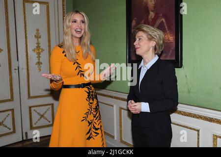 La première fille américaine Ivanka Trump, à gauche, Ivanka Trump rencontre le ministre allemand de la Défense, Ursula von der Leyen, un déjeuner de travail, le 15 février 2019 à Munich, en Allemagne. La réunion avait pour but de discuter de l'autonomisation des femmes en marge de la Conférence annuelle de Munich sur la sécurité. Banque D'Images