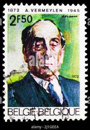 MOSCOU, RUSSIE - 10 MARS 2022: Timbre-poste imprimé en Belgique montre août Vermeylen (1972 - 1945) par d'Isidore Opsomer, vers 1972 Banque D'Images