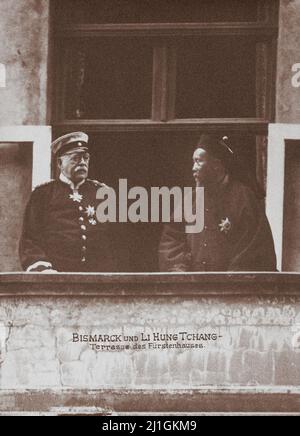 Photo d'archives d'Otto von Bismarck et de Li Hung Tchang : terrasse de la maison princière. Berlin. 1896 Otto, prince de Bismarck, comte de Bismarck-Schönh Banque D'Images