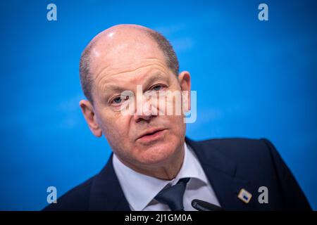 Bruxelles, Belgique. 25th mars 2022. 25 mars 2022, Belgique, Brüssel: Le chancelier allemand OLAF Scholz (SPD), participe à la conférence de presse finale après le sommet de l'UE. À l'issue des délibérations du Conseil de l'Union européenne, les chefs d'État et de gouvernement de l'UE ont discuté, entre autres, des prix élevés de l'énergie. Photo: Michael Kappeller/dpa crédit: dpa Picture Alliance/Alay Live News Banque D'Images