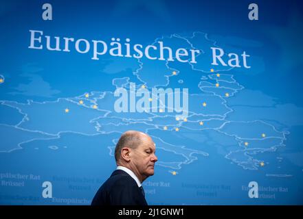 Bruxelles, Belgique. 25th mars 2022. 25 mars 2022, Belgique, Brüssel: Le chancelier allemand OLAF Scholz (SPD), participe à la conférence de presse finale après le sommet de l'UE. À l'issue des délibérations du Conseil de l'Union européenne, les chefs d'État et de gouvernement de l'UE ont discuté, entre autres, des prix élevés de l'énergie. Photo: Michael Kappeller/dpa crédit: dpa Picture Alliance/Alay Live News Banque D'Images