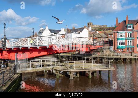 Pont tournant de Whitby sur la rivière Esk à Whitby dans le North Yorkshire Banque D'Images