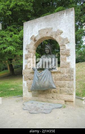 Monument à Frau Holle dans le parc de Frau Holle à Hessisch Lichtenau, Hesse, Allemagne Banque D'Images