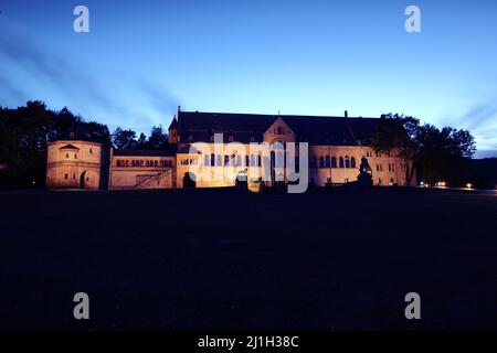 UNESCO Palais impérial construit en 10th cent au crépuscule à Goslar, Basse-Saxe, Allemagne Banque D'Images