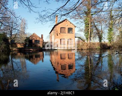 Forge Mill Needle Museum et Mill Pond, Bordesley / Redditch, Worcestershire. ROYAUME-UNI Banque D'Images