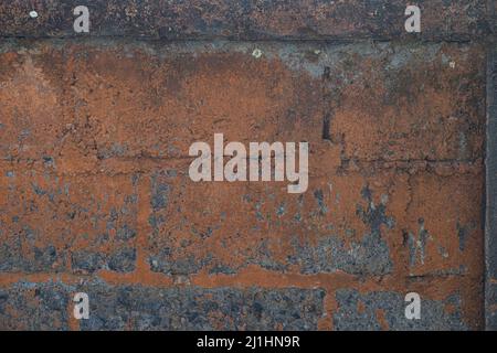 Gros plan de la vieille brique rouge sale et du fond de texture de mur de béton Banque D'Images