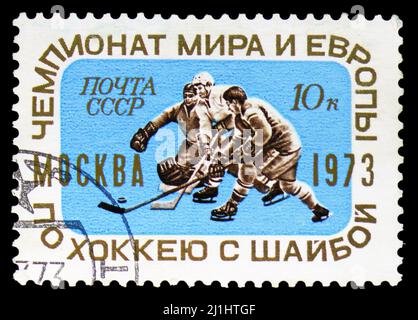 MOSCOU, RUSSIE - 10 MARS 2022: Timbre-poste imprimé en URSS montre le Championnat mondial de hockey sur glace, Moscou, série, vers 1973 Banque D'Images